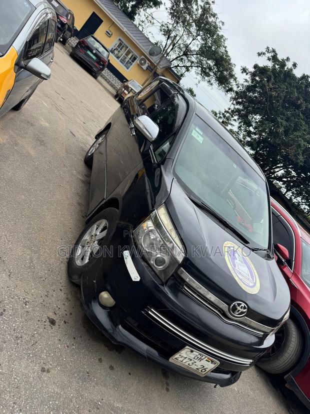 Toyota Voxy X 2WD 8-Seater 2010 Black
