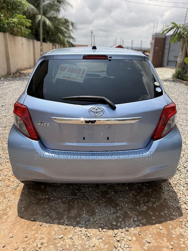 Toyota Vitz 1.3 FWD 5dr 2011 Blue