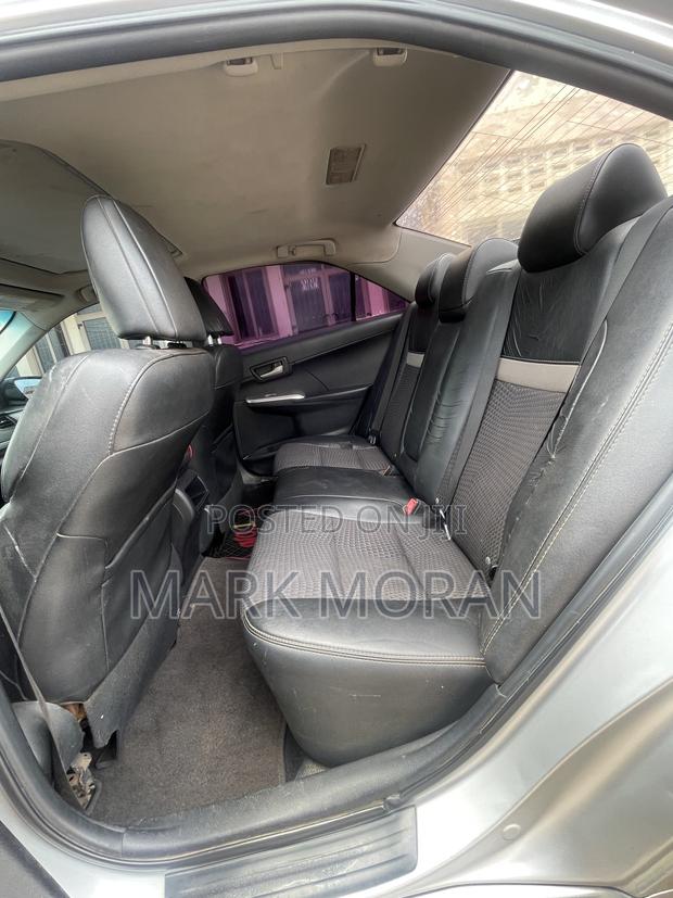 Toyota Camry SE 4dr Sedan w/Prod. End 11/13 (2.5L 4cyl 6A) 2014 Silver