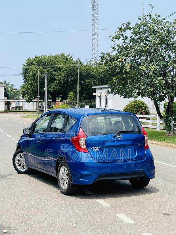 Nissan Versa 1.6 SV 2017 Blue