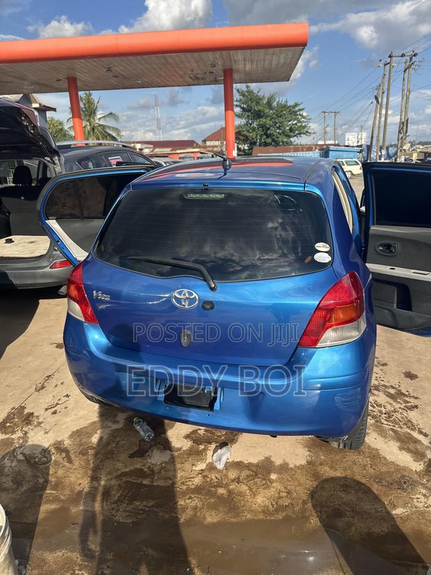 Toyota Vitz 1.0 FWD 5dr 2010 Blue
