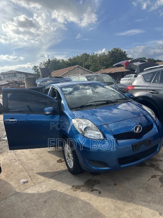 Toyota Vitz 1.0 FWD 5dr 2010 Blue