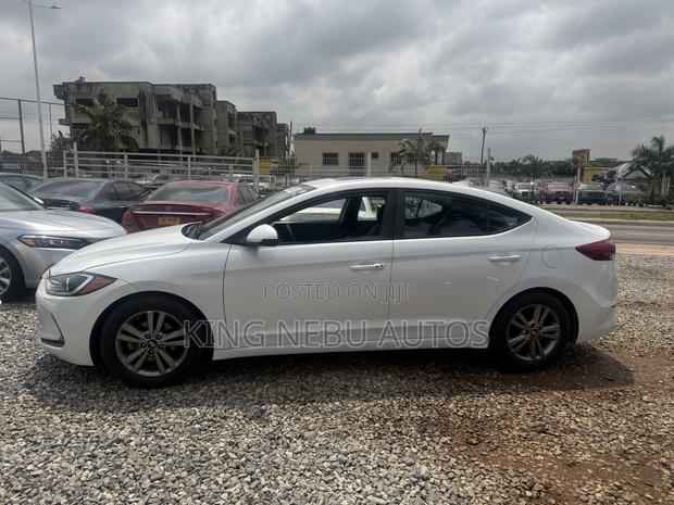 Hyundai Elantra Limited Sedan FWD (2.0L 4cyl 6A) 2017 White