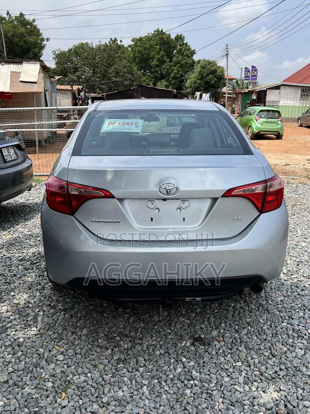 Toyota Corolla LE (1.8L 4cyl 2A) 2018 Silver