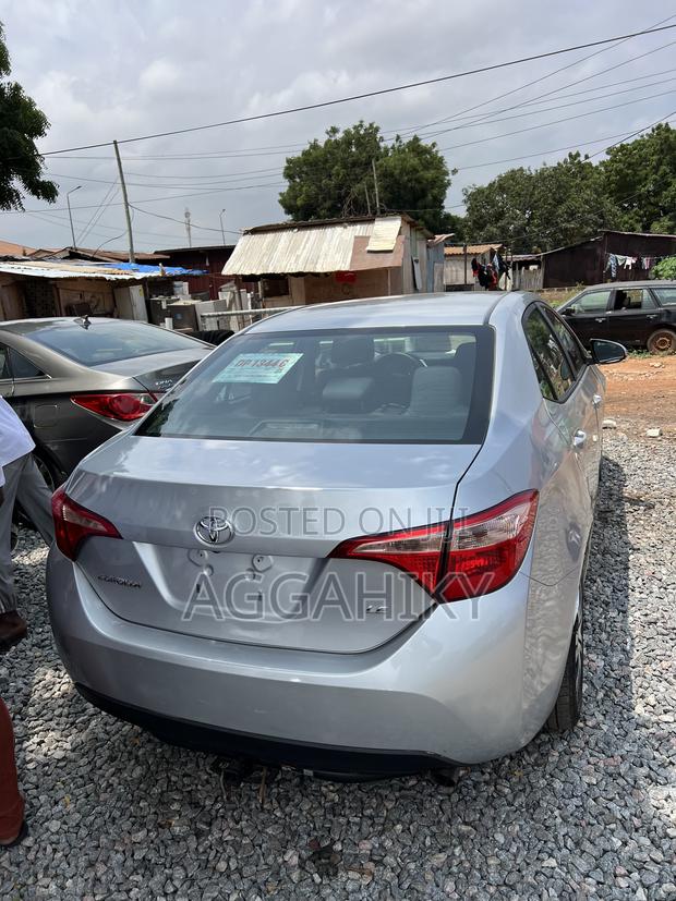 Toyota Corolla LE (1.8L 4cyl 2A) 2018 Silver