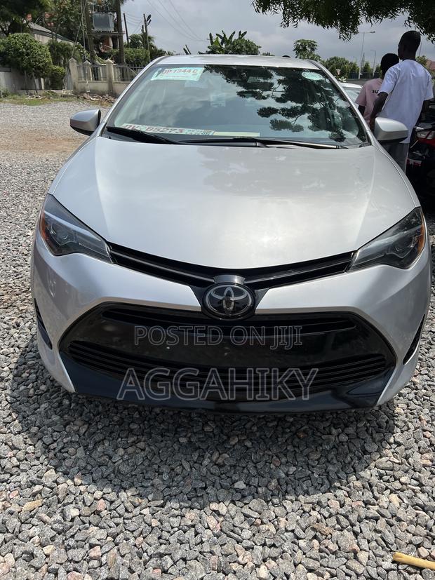Toyota Corolla LE (1.8L 4cyl 2A) 2018 Silver