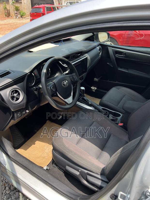 Toyota Corolla LE (1.8L 4cyl 2A) 2018 Silver