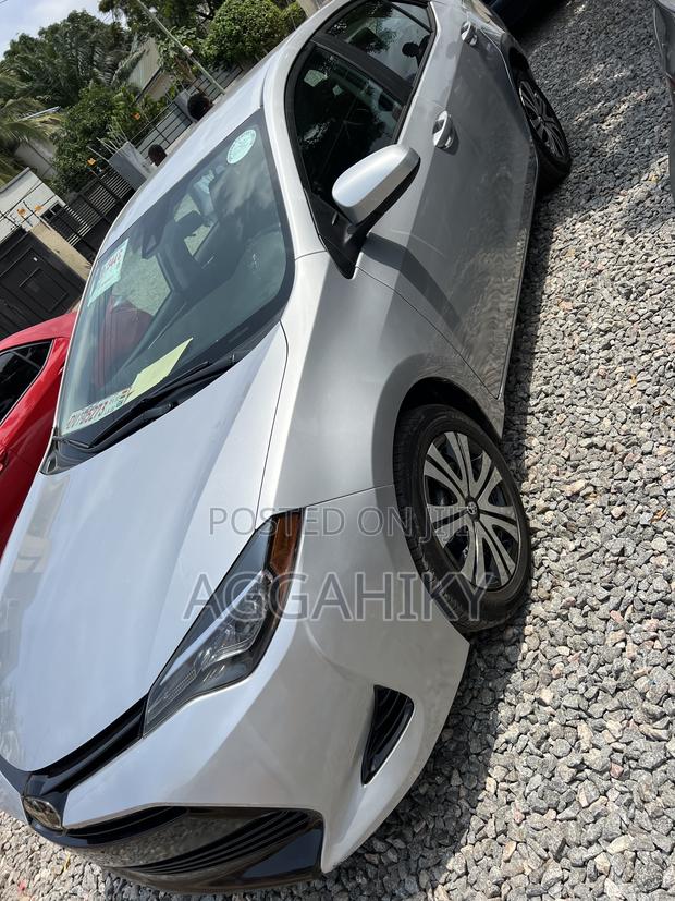 Toyota Corolla LE (1.8L 4cyl 2A) 2018 Silver