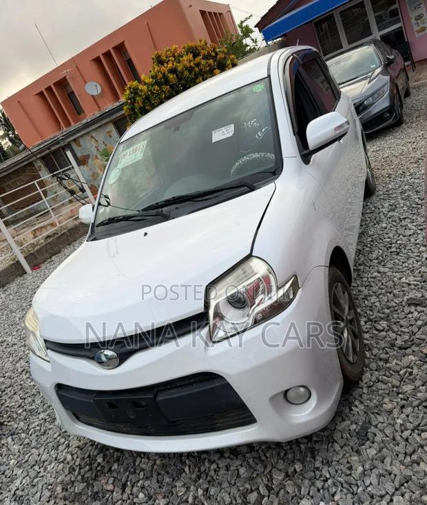 Toyota Sienta 1.5 AWD 2015 White