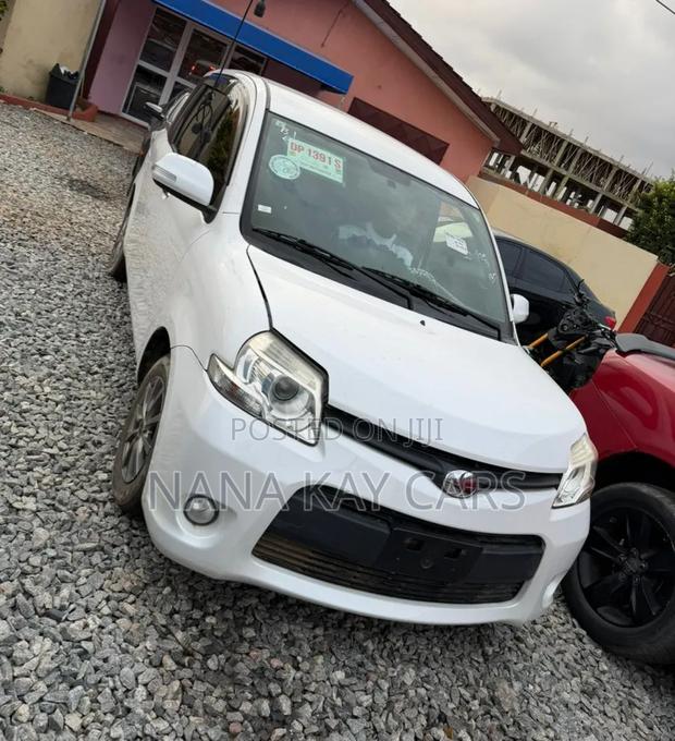 Toyota Sienta 1.5 AWD 2015 White