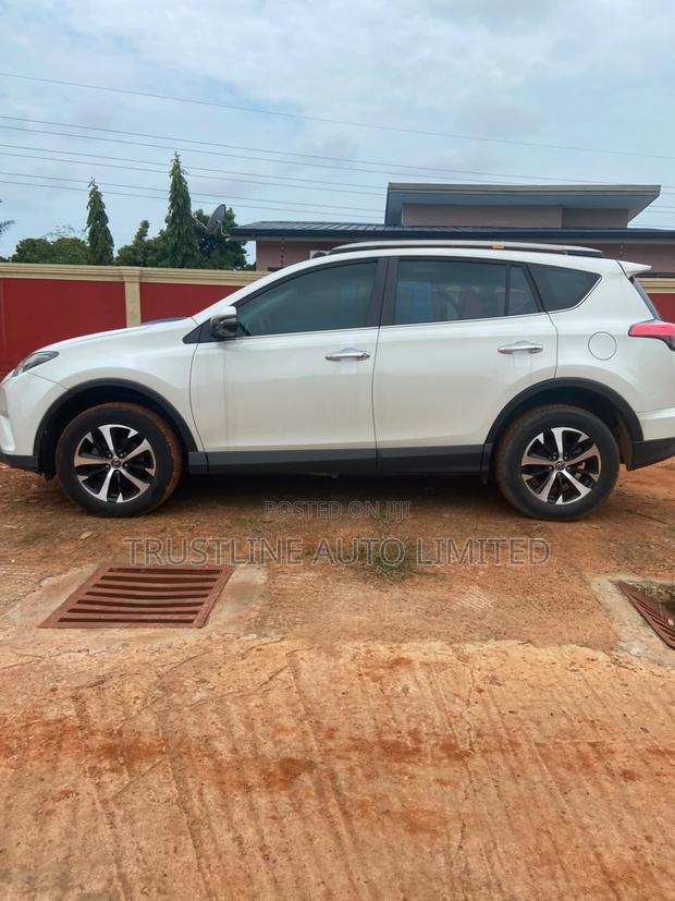 Toyota RAV4 XLE AWD 2019 Black