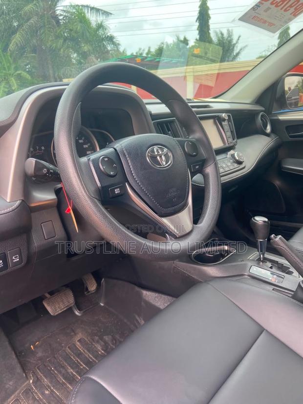 Toyota RAV4 XLE AWD 2019 Black