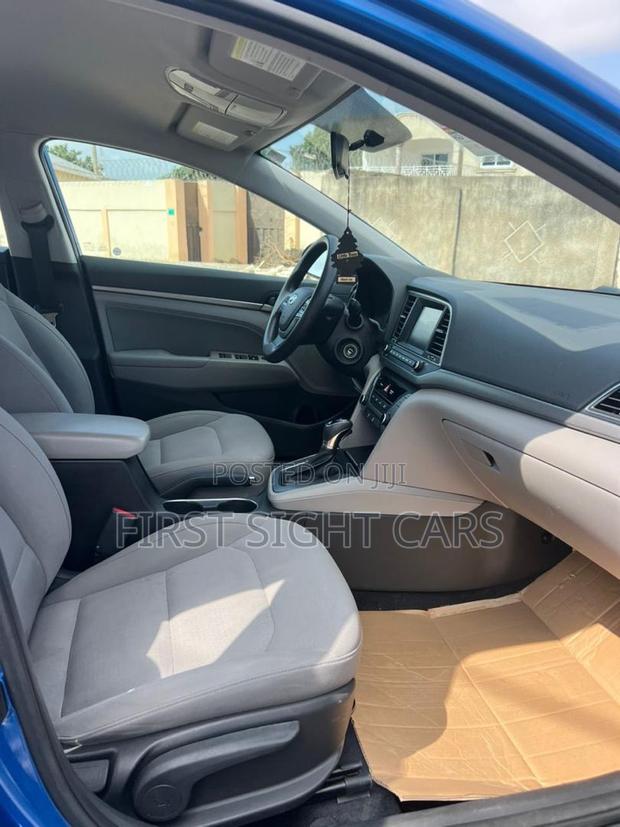 Hyundai Elantra SE Sedan FWD (2.0L 4cyl 6M) 2017 Blue