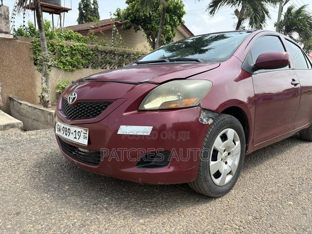Toyota Yaris Base Sedan 4dr 2010 Red