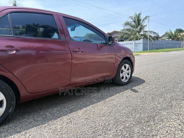 Toyota Yaris Base Sedan 4dr 2010 Red