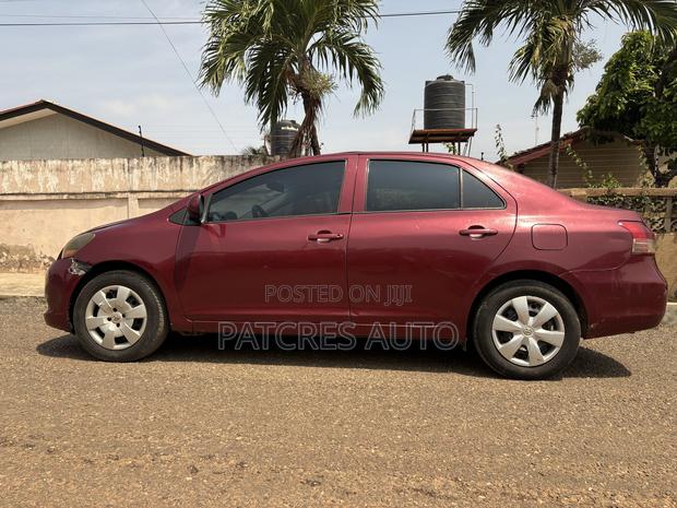 Toyota Yaris Base Sedan 4dr 2010 Red