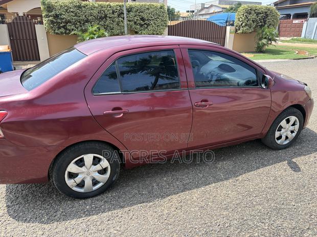 Toyota Yaris Base Sedan 4dr 2010 Red