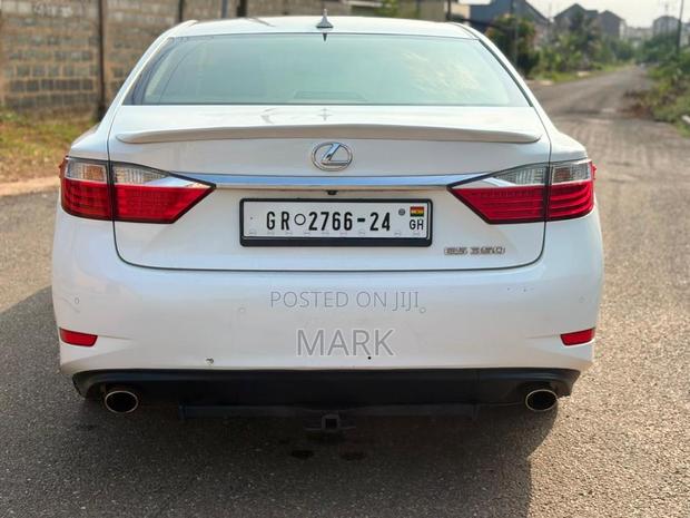Lexus ES 350 FWD 2015 White