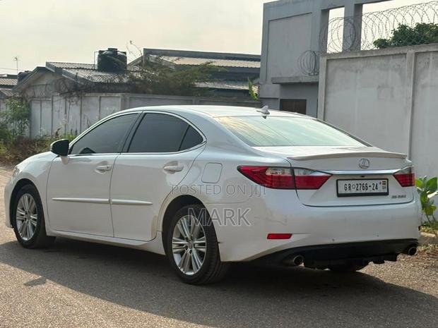 Lexus ES 350 FWD 2015 White