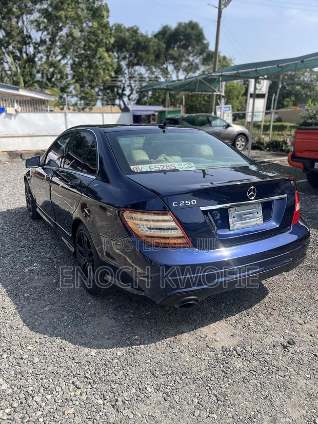Mercedes-Benz C250 2013 Blue