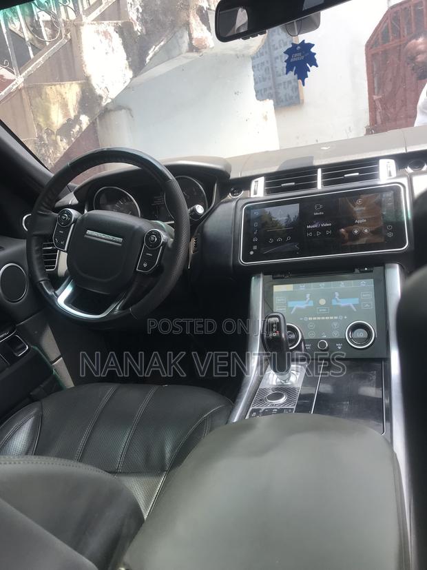 Land Rover Range Rover Sport SE 4x4 (3.0L 6cyl 8A) 2016 Black