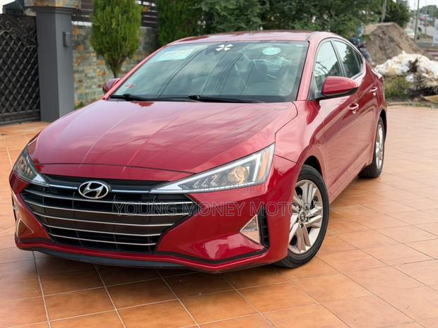 Hyundai Elantra ECO 2019 Red