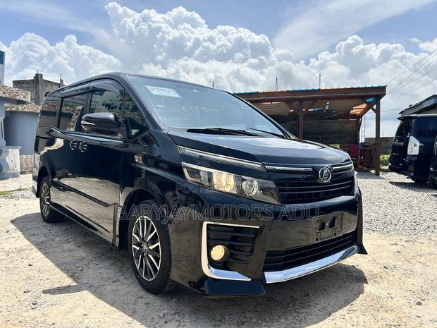 Toyota Voxy V 4WD 8-Seater 2014 Black