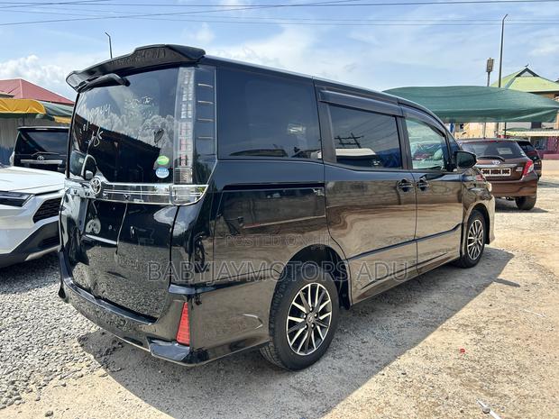 Toyota Voxy V 4WD 8-Seater 2014 Black
