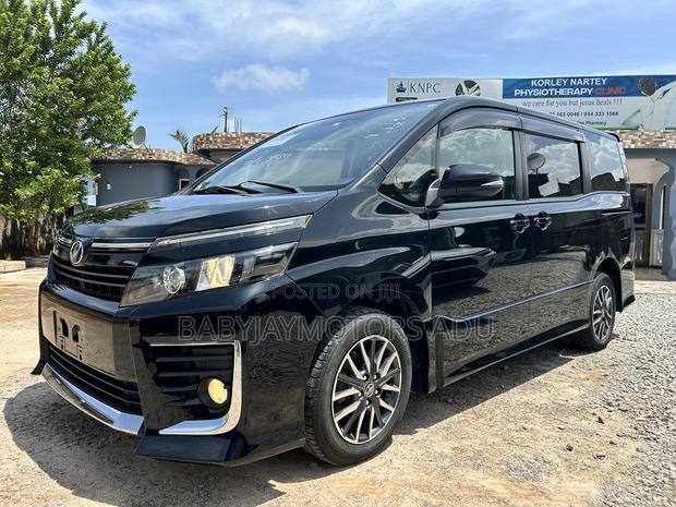Toyota Voxy V 4WD 8-Seater 2014 Black