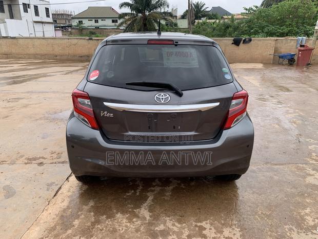 Toyota Vitz 1.3 FWD 5dr 2015 Gray