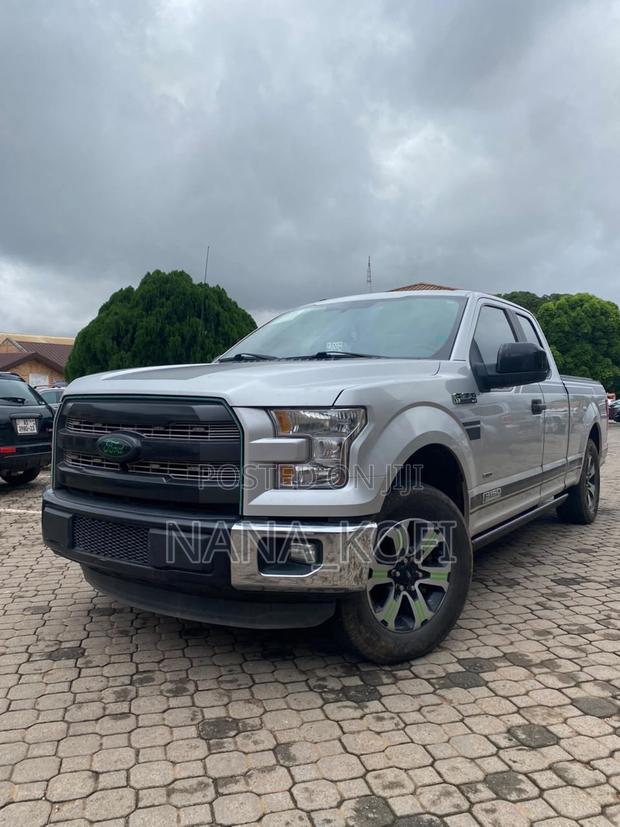 Ford F-150 Lariat 4x4 SuperCrew Cab Styleside 6.5 ft. box 157 in. WB Silver