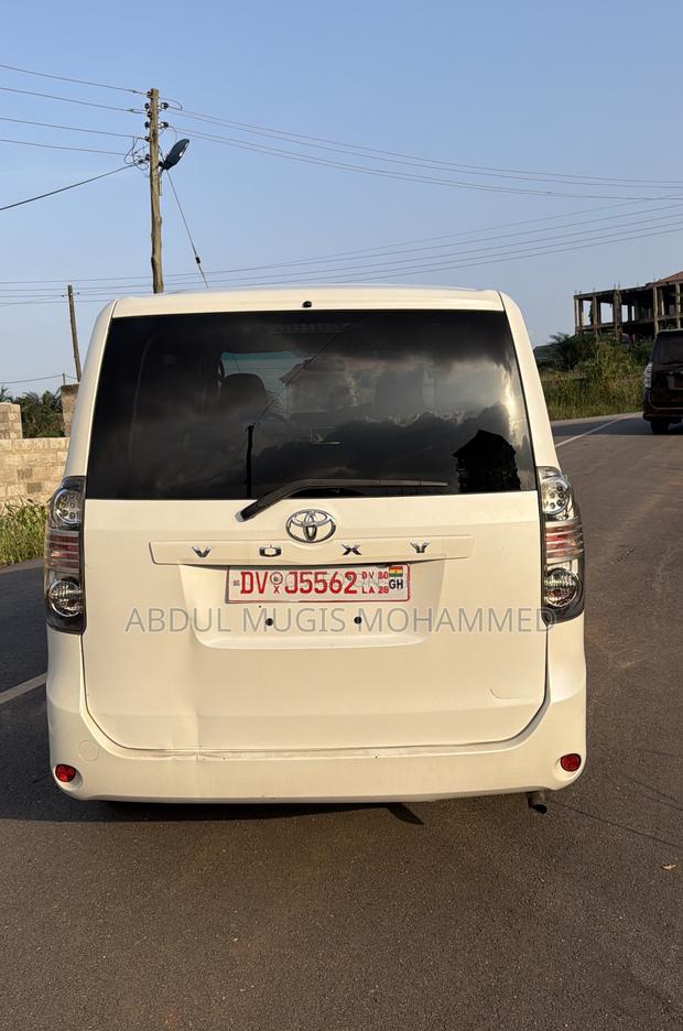 Toyota Voxy 2011 White