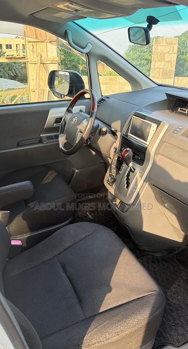 Toyota Voxy 2011 White