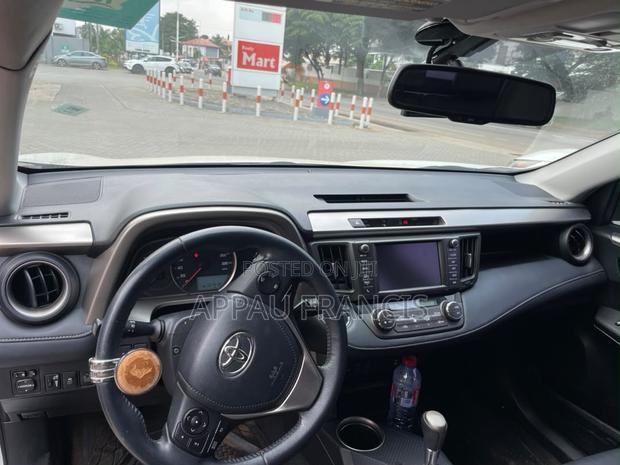 Toyota RAV4 LE 4dr SUV AWD (2.5L 4cyl 6A) 2015 White