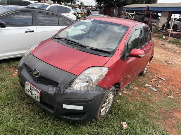 Toyota Vitz 2010 Red