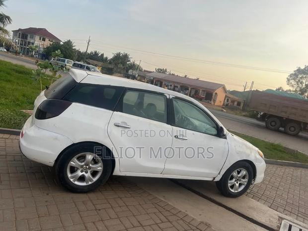 Toyota Matrix 2005 White