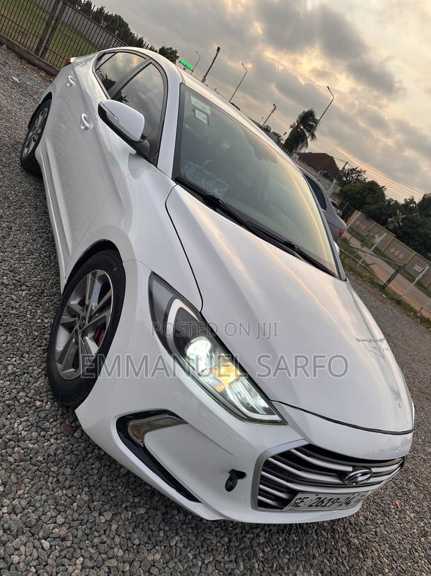 Hyundai Elantra Limited Sedan FWD (2.0L 4cyl 6A) 2017 White