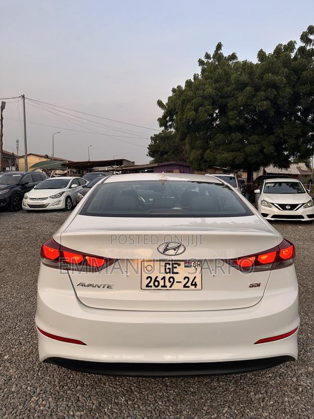 Hyundai Elantra Limited Sedan FWD (2.0L 4cyl 6A) 2017 White