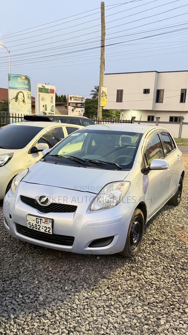 Toyota Vitz 1.0 FWD 3dr 2010 Silver