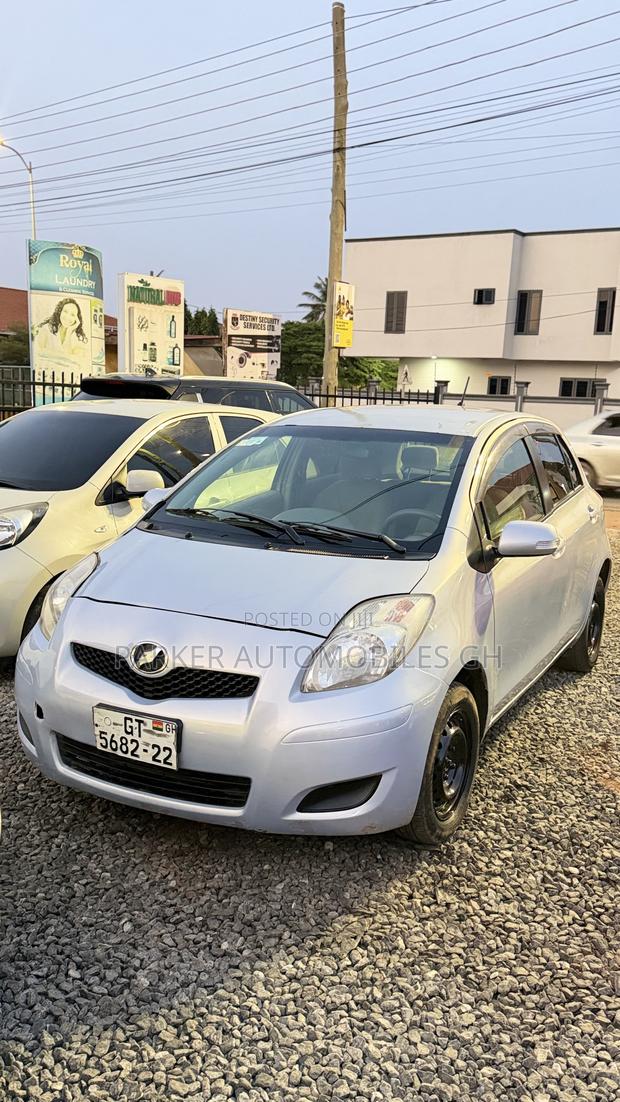 Toyota Vitz 1.0 FWD 3dr 2010 Silver