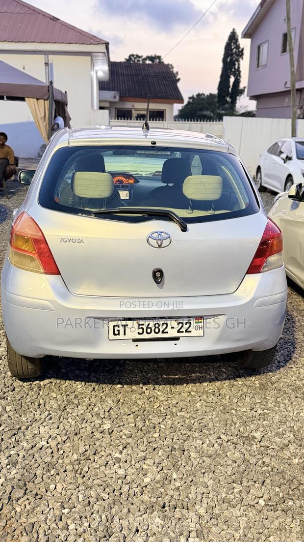 Toyota Vitz 1.0 FWD 3dr 2010 Silver