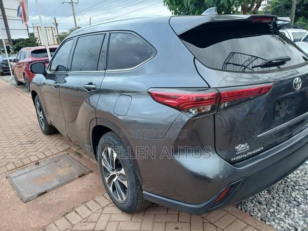 Toyota Highlander XLE 2021