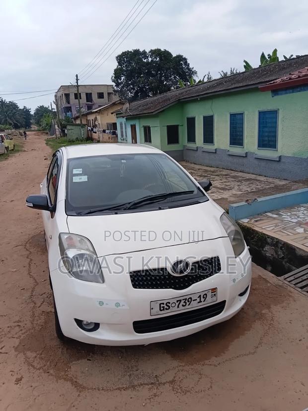 Toyota Vitz 1.3 FWD 5dr 2010 White