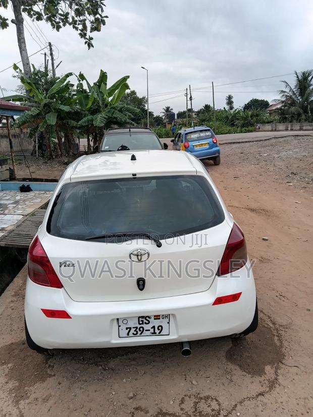 Toyota Vitz 1.3 FWD 5dr 2010 White