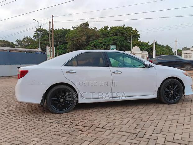Toyota Camry L 4dr Sedan w/Prod. End 11/13 (2.5L 4cyl 6A) 2014 White