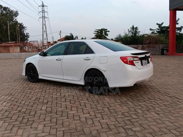 Toyota Camry L 4dr Sedan w/Prod. End 11/13 (2.5L 4cyl 6A) 2014 White