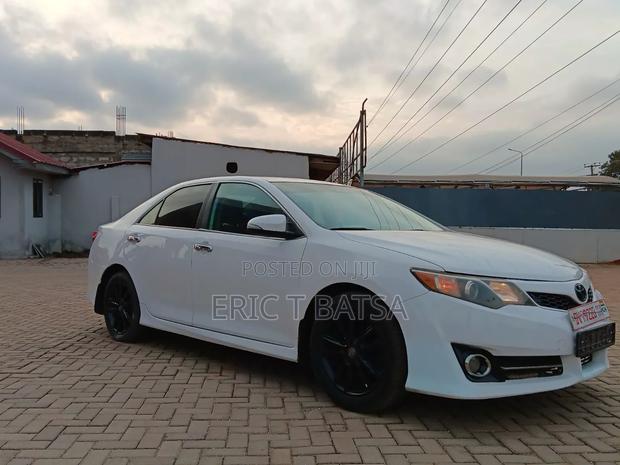 Toyota Camry L 4dr Sedan w/Prod. End 11/13 (2.5L 4cyl 6A) 2014 White