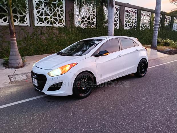 Hyundai Elantra SE 4dr Sedan (1.8L 4cyl 6A) 2014 White