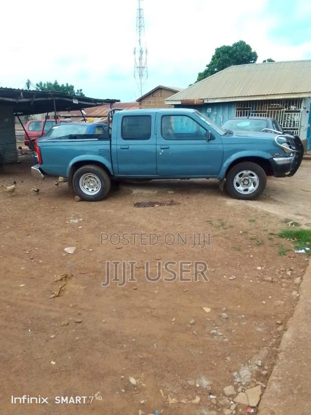 Nissan Hardbody 2007 Beige