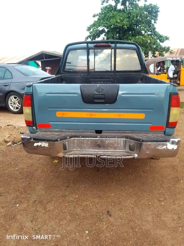 Nissan Hardbody 2007 Beige